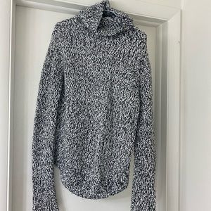 Medium o’neil black and white sweater